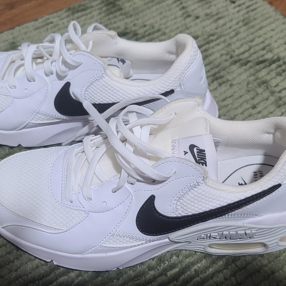 Nike White and Black Sneakers